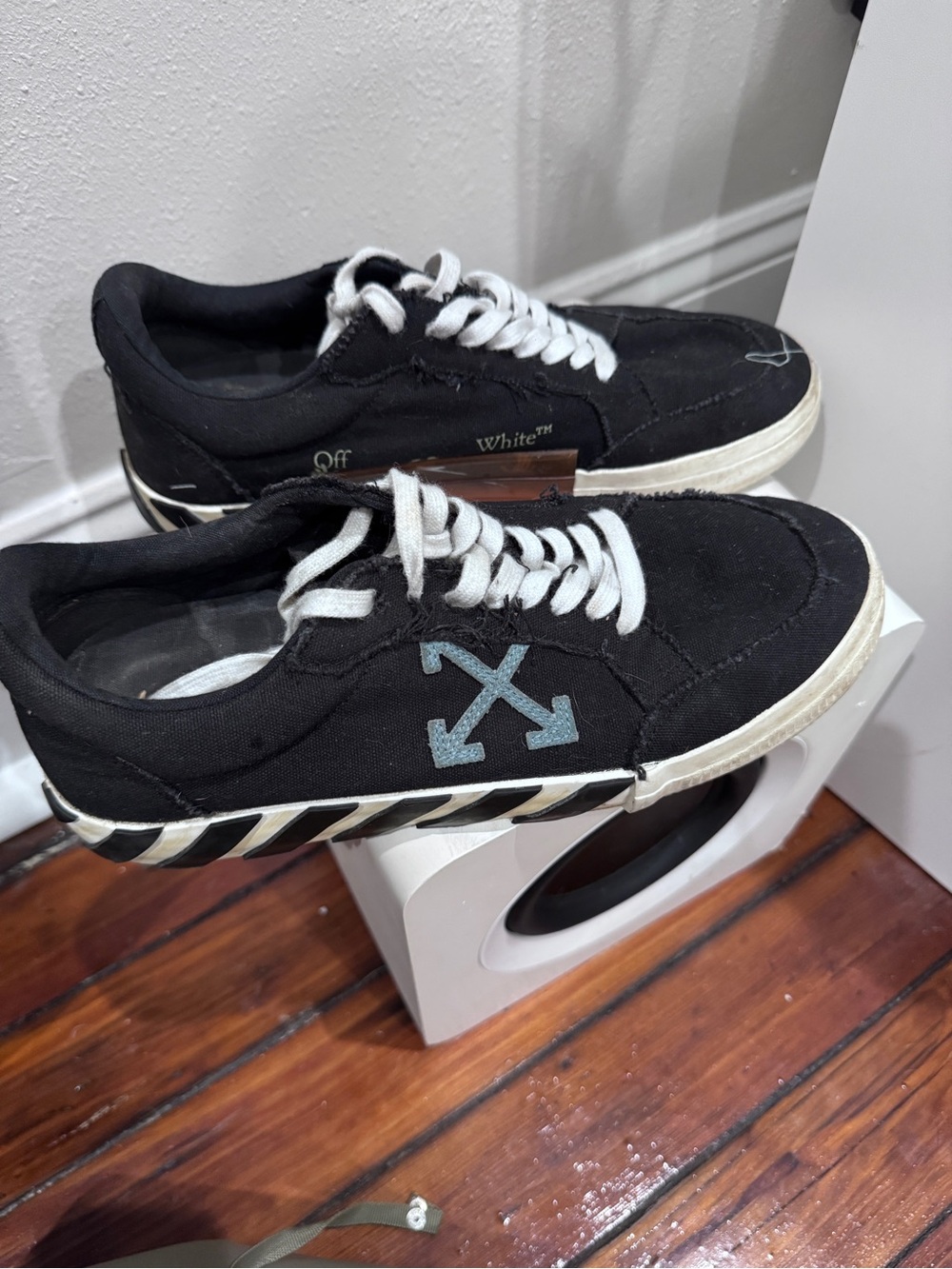 Off-White Black Canvas Low-Top Sneakers with White Laces